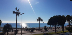 Appartement Au bord de la mer, vue plage , piscine, parking